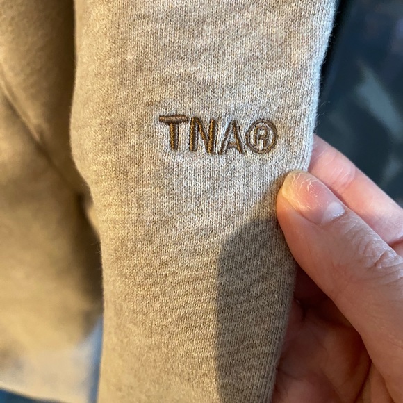 Aritzia TNA Cozy fleece mega sweatpants - Picture 5 of 6